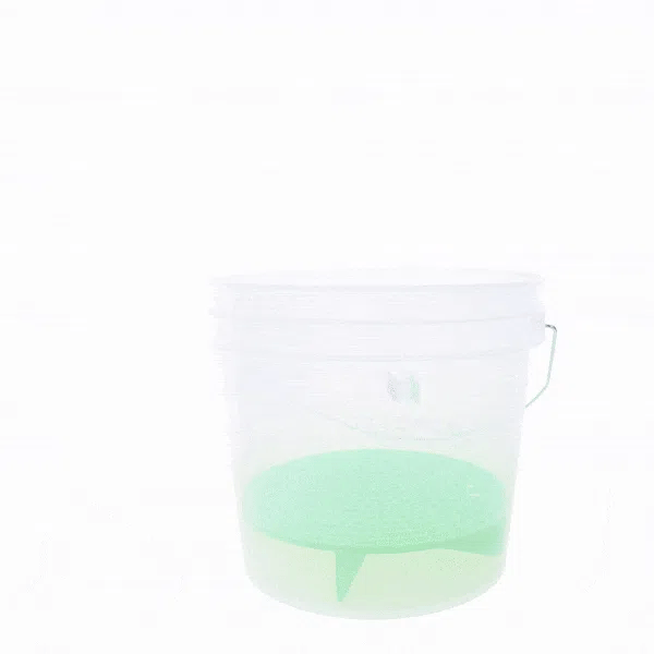 Monello Mezza Luna Bucket Organizer puttes på vaskespand