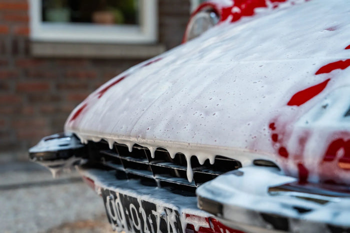 Monello Artico Magico snowfoam sprøjtes på bil