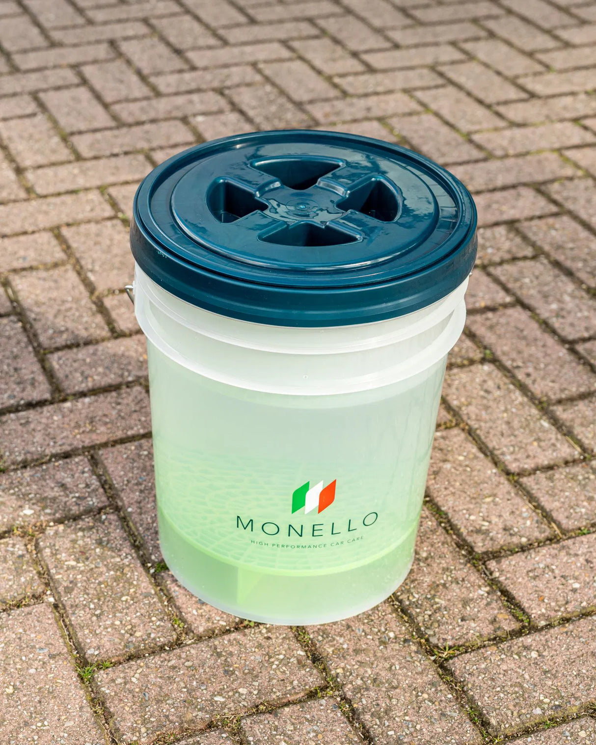 Monello Sigillo låg til vaskespand vist monteret