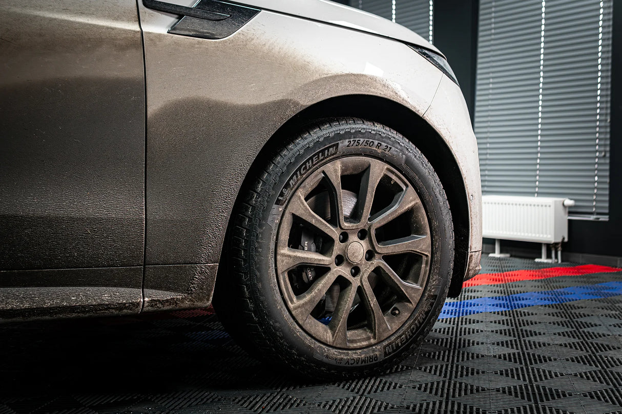 Shiny Garage Pre Wash Concentrate før det påføres