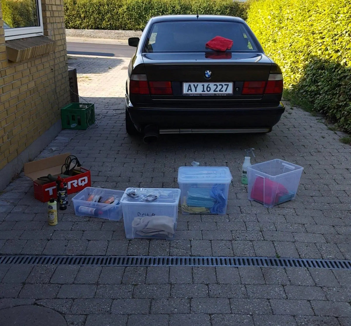 hjemme i indkørsel