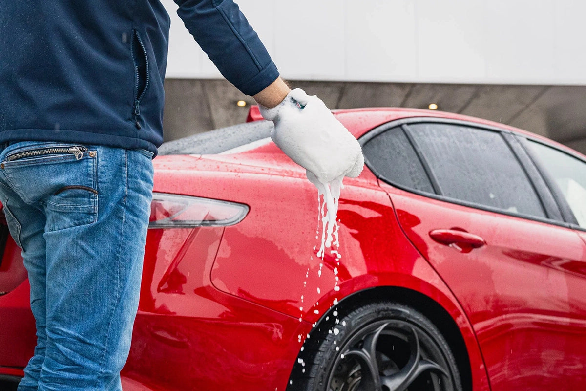 Monello Guanto Bianco Premium Microfiber Vaskehandske fyldt med vand