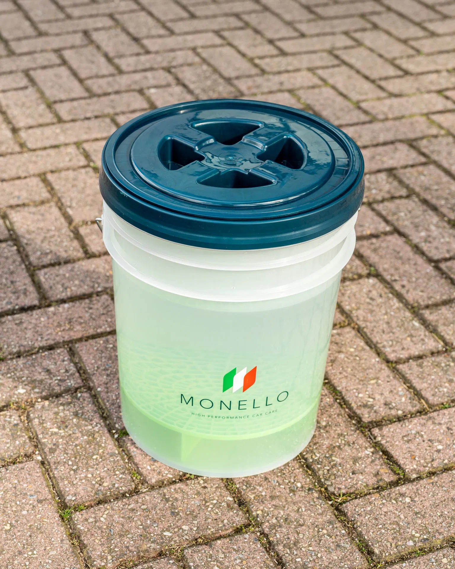 Monello Sigillo låg til vaskespand vist monteret