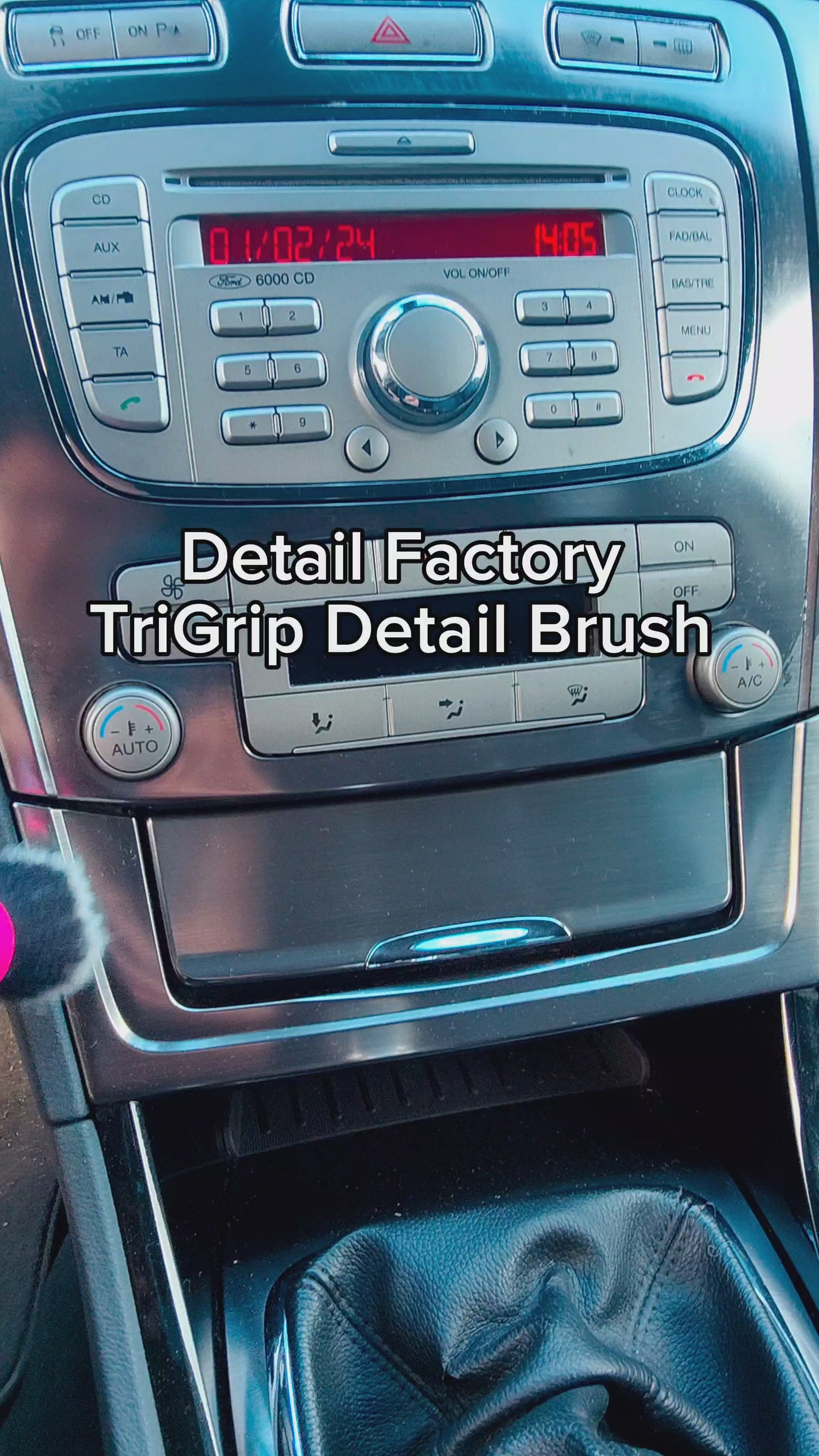 Detail Factory TriGirp Small Detailing Brush Underglow bruges under radio