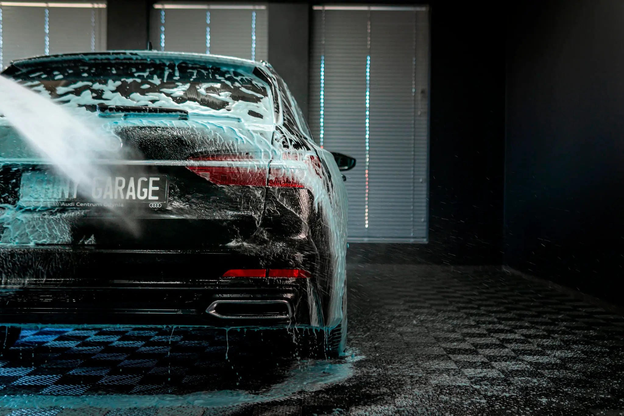 Shiny Garage Blue Snowfoam Skylles af Audi
